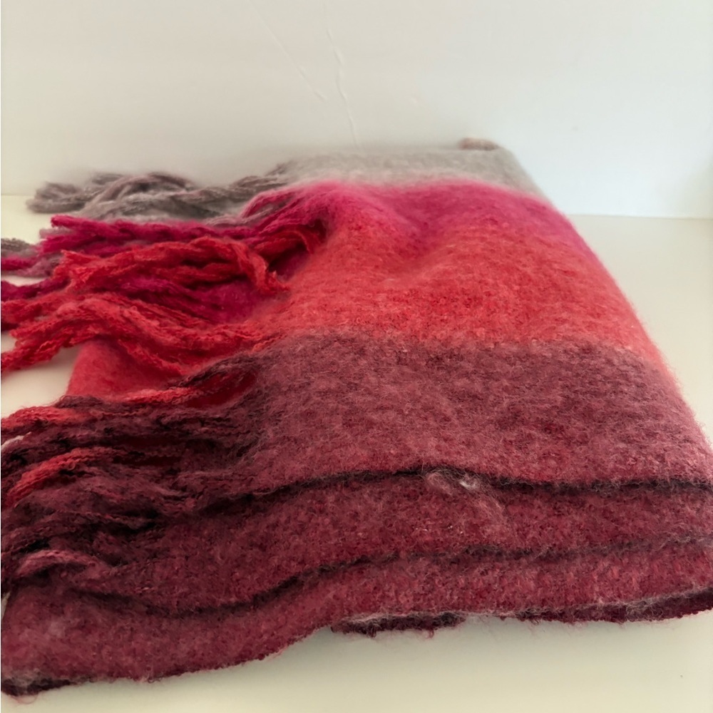 NWOT Urban Outfitters Ombre Striped Woven Scarf - Picture 7 of 8